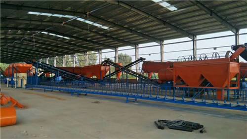 年產(chǎn)1萬噸的豬糞有機肥生產(chǎn)線需要配套哪些設(shè)備？